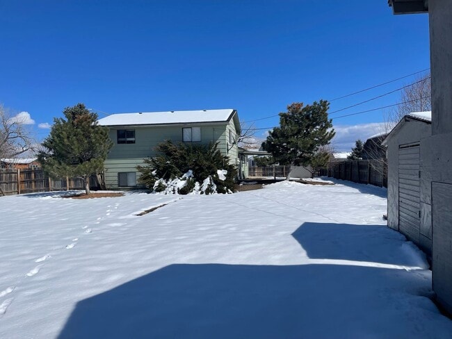 Building Photo - MOVE IN SPECIAL! Cozy 5 bedroom 2 bath Home - Erie