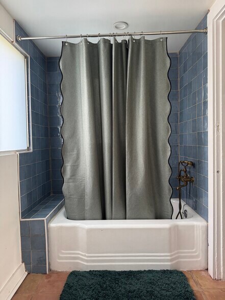 Building Photo - 5924 Hayes Ave