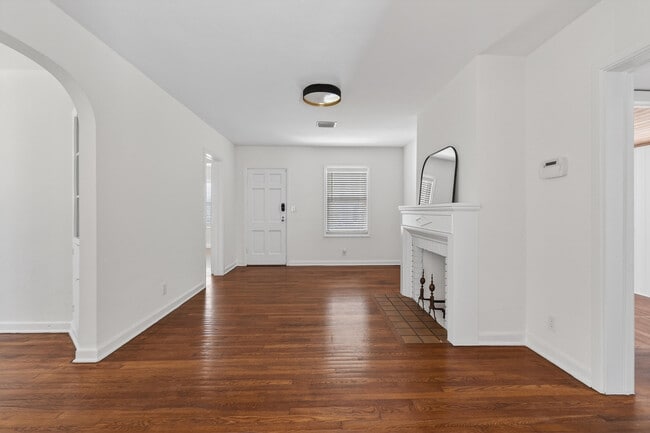 Building Photo - 236 Greymon Dr