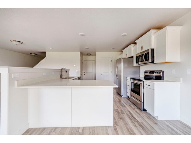 Building Photo - 539 W 1520 S