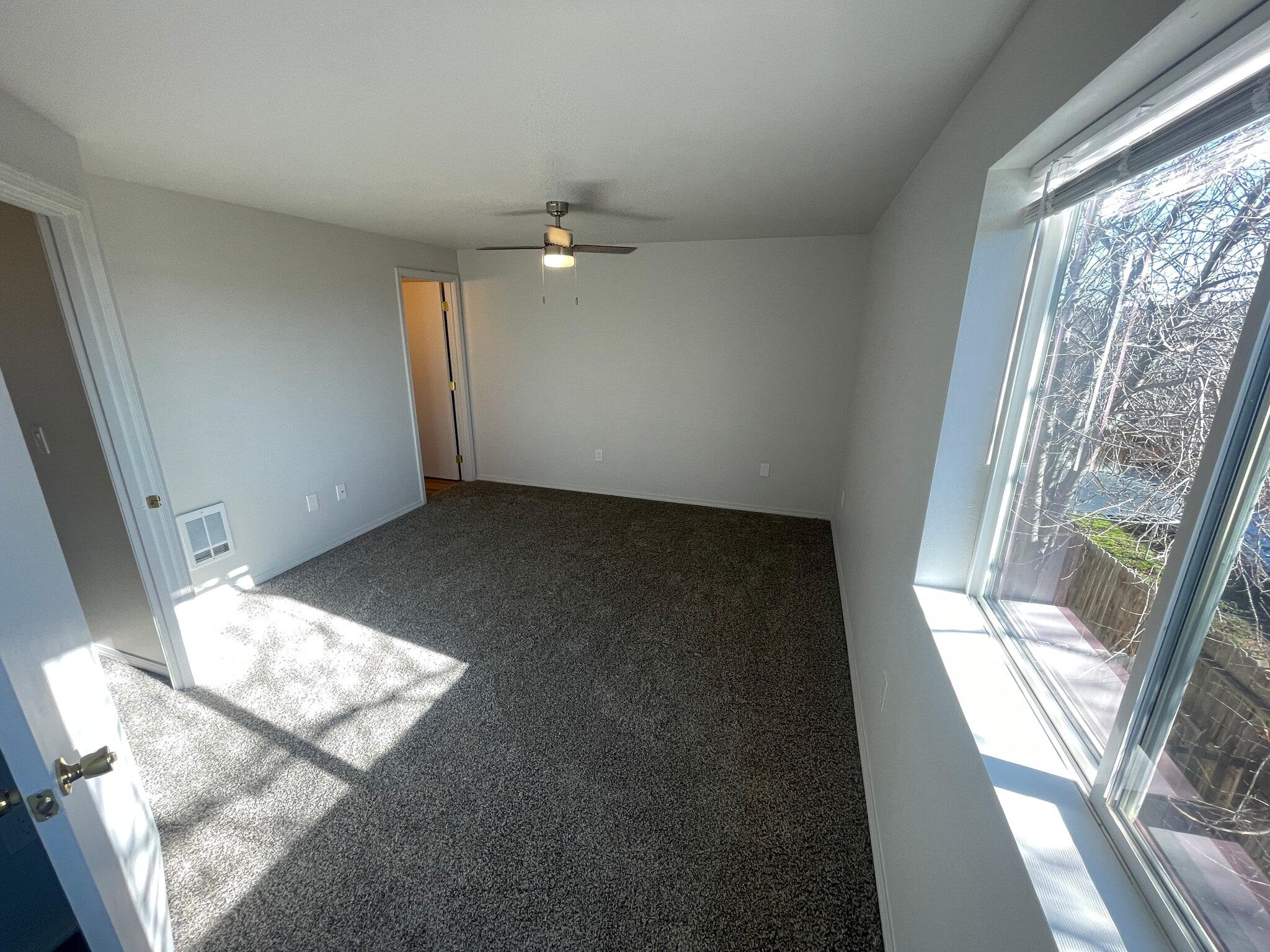 Building Photo - 508 NE Negus Loop