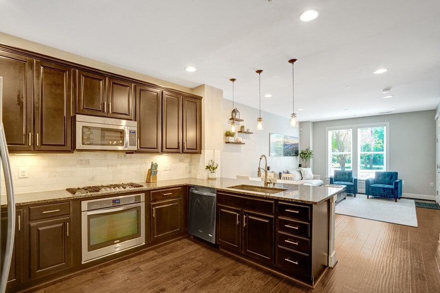 Kitchen - 2209 Richmond Hwy