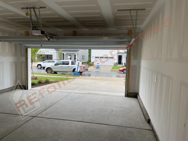 Building Photo - Spacious 4 Bedroom, 3 Bathroom Home w/ 2-C...