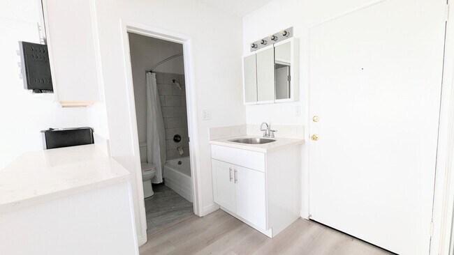 Interior Photo - 1811 Tamarind Apartments