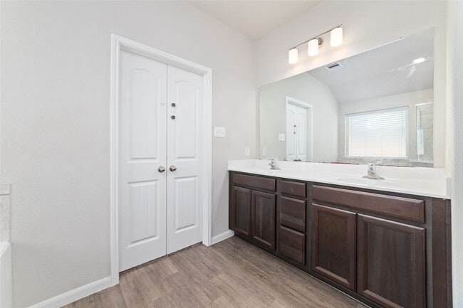 Building Photo - 21430 Poppy Pk Ave