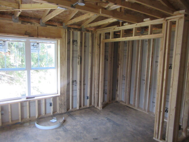 front bedroom - 409 W Maple St