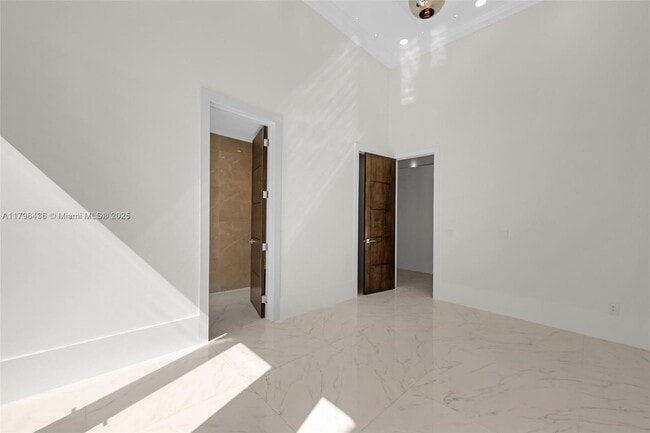 Building Photo - 8112 Los Pinos Cir