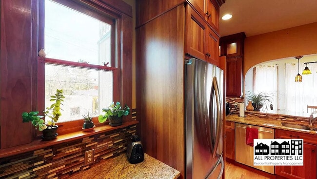 Building Photo - 3286 Meade St