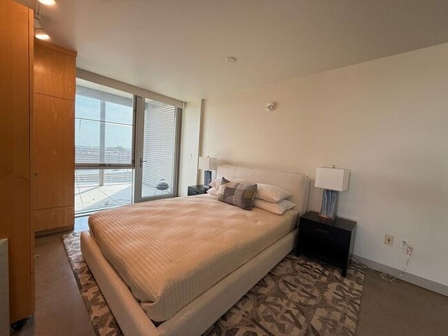 Building Photo - $2,800 | 1 Bedroom, 2 Bathroom Luxury Cond...
