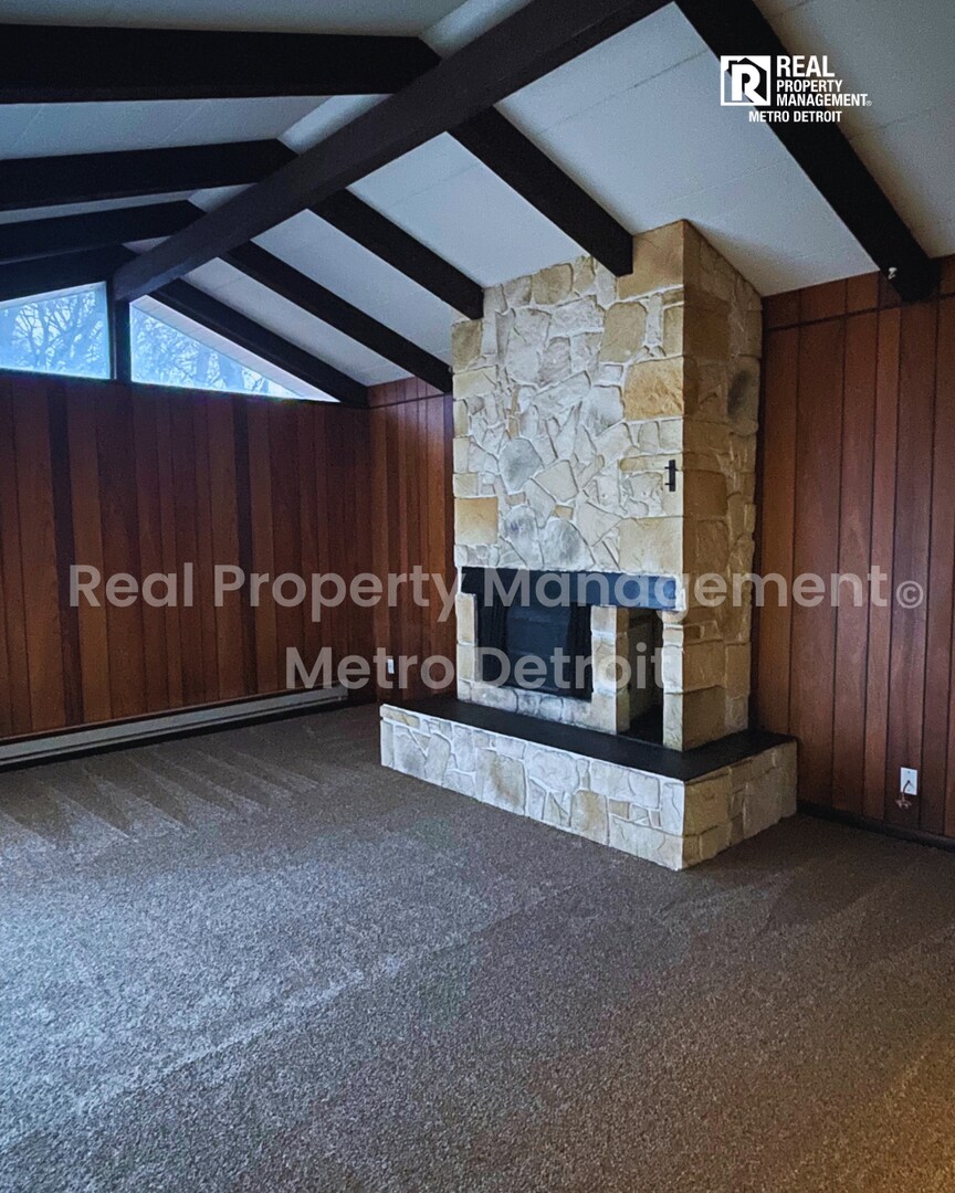 Building Photo - 29822 Rock Creek Dr