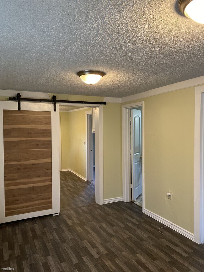 Building Photo - 2 br, 1 bath House - 1005 Country Club Road