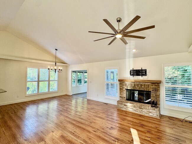 Building Photo - 220 Konawa Ln
