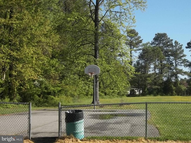 Building Photo - 933 Golden W Way