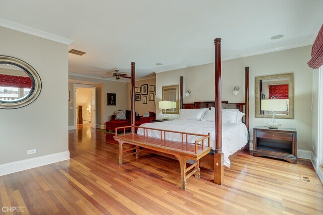 Building Photo - 2663 N Marshfield Ave