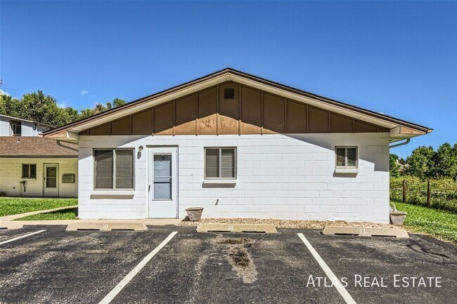 Building Photo - 708 E Alpert Ct