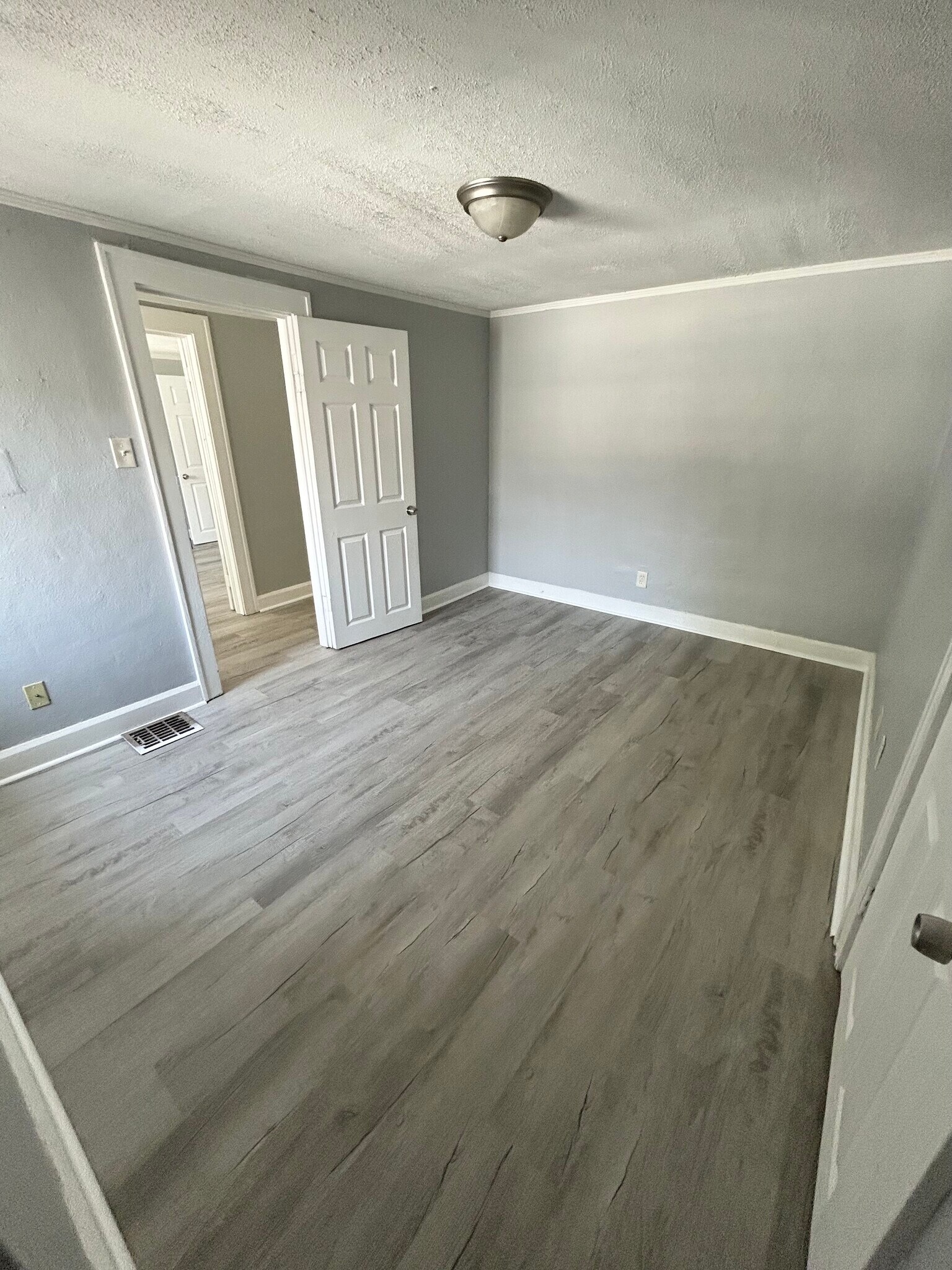 Building Photo - 3557 Evergreen Ave