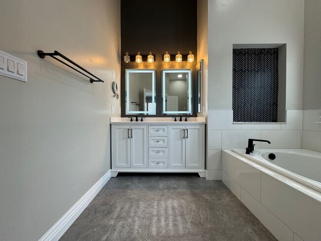 Building Photo - Stunning  4 Bed 3 Bath Home With Spacious ...