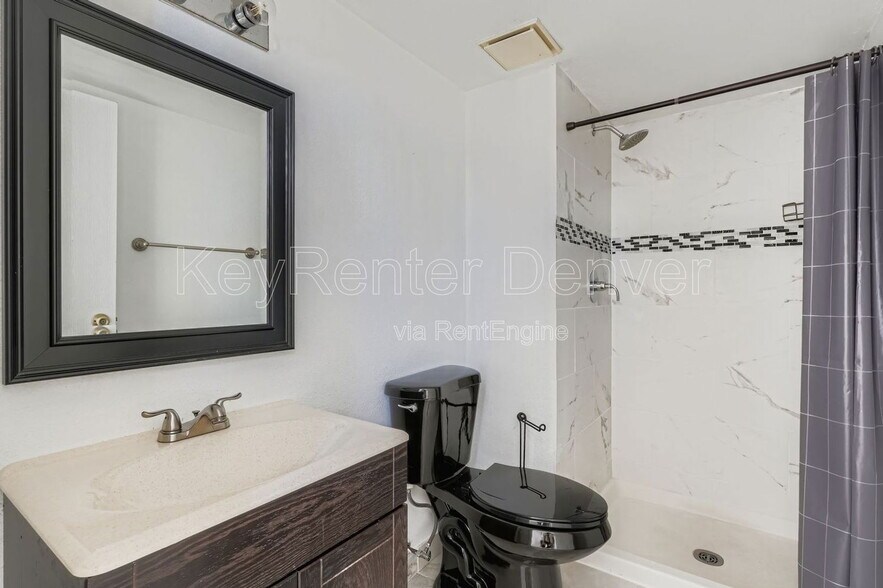 Building Photo - 540 S Forest St