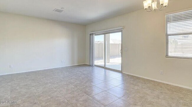 Building Photo - 1182 E Tyler Ln