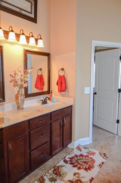 Building Photo - Pet Friendly Four Bedroom!
