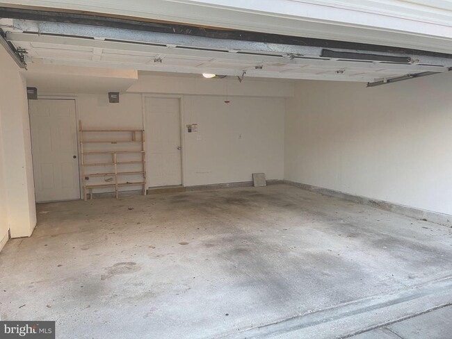 Building Photo - 4080 Fountainside Ln