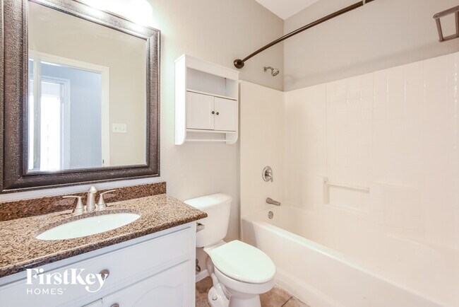 Building Photo - 10649 Fossil Hill Dr