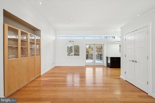 Building Photo - 29 Rolling Rd