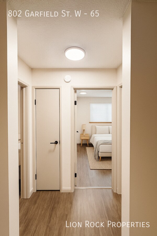 Building Photo - 802 Garfield St W