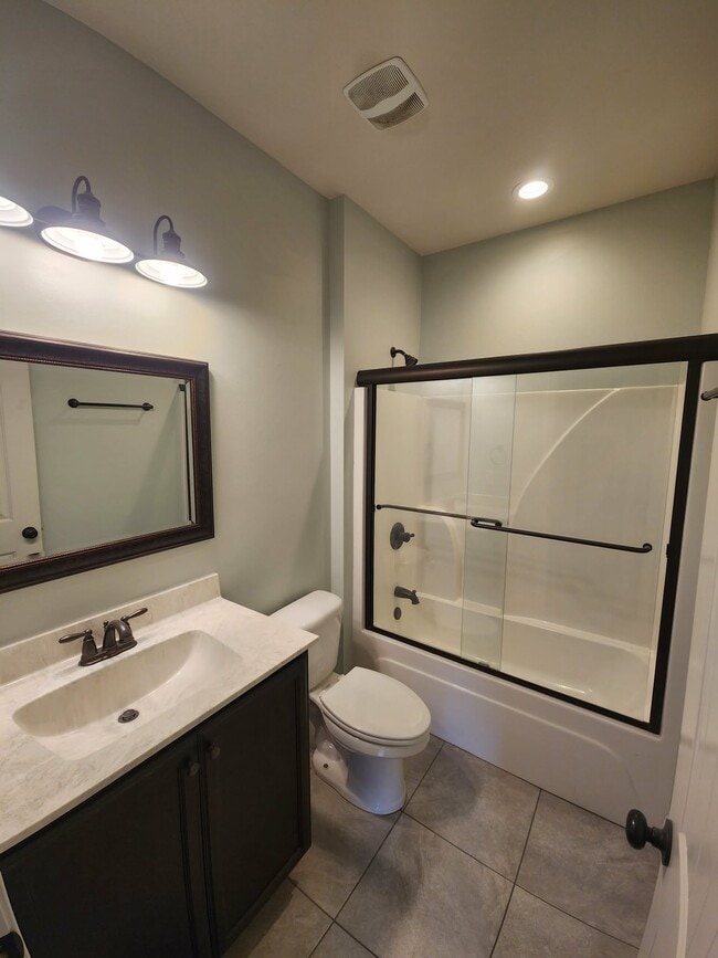 Building Photo - 102 Quince Ave