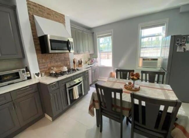 Building Photo - 227 Brunswick St