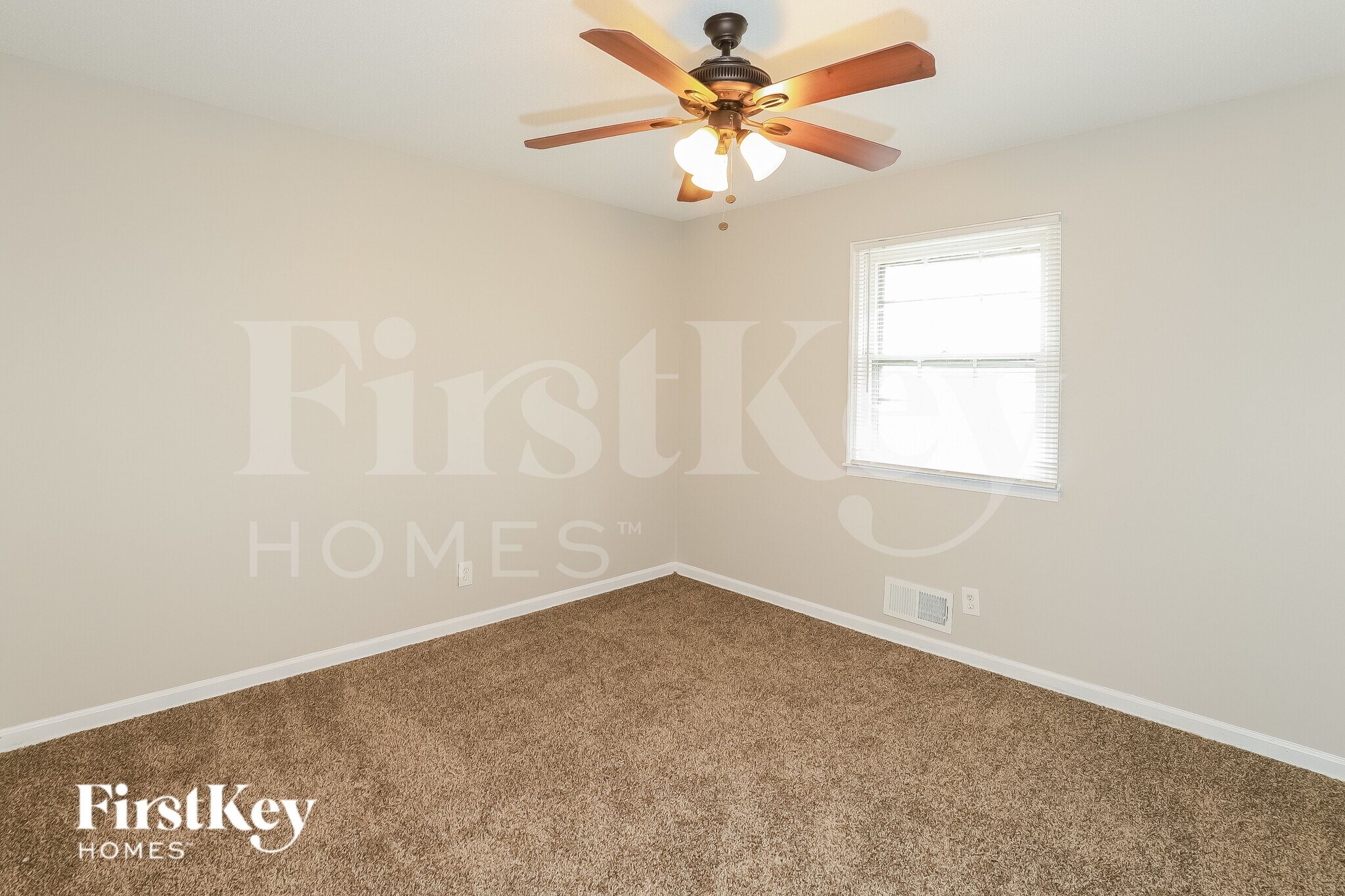 Building Photo - 1216 SW Horizon Dr