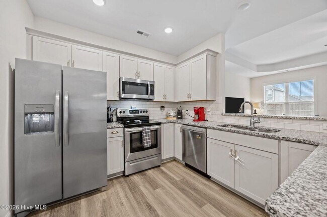 Building Photo - 3 Bed 2 Bath Unfurnished Single Family Home