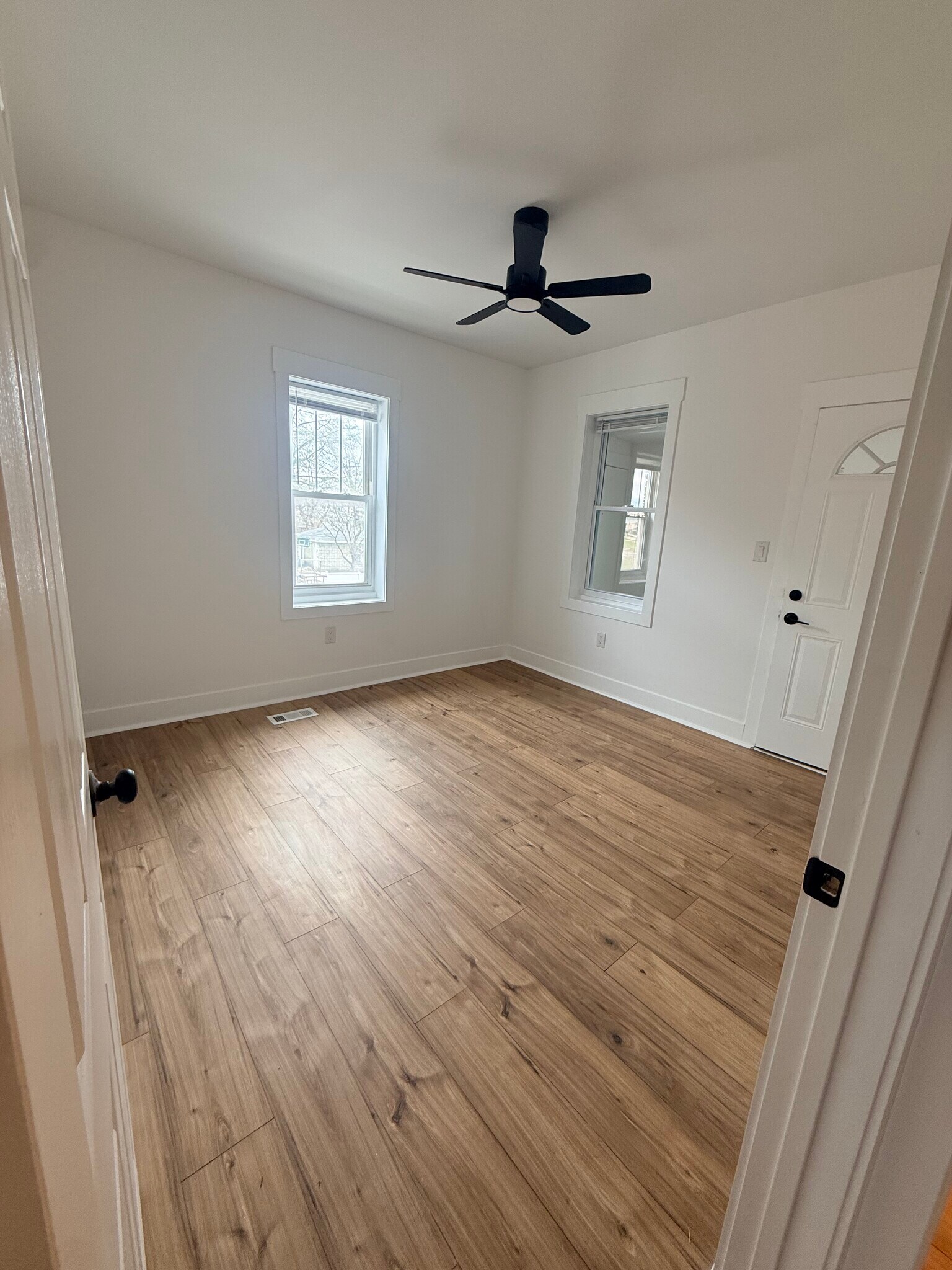 Building Photo - 908 Mount Rose Ave