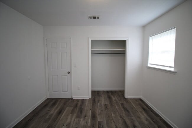 Building Photo - Central Pensacola 3-Bedroom Home Near Mall...