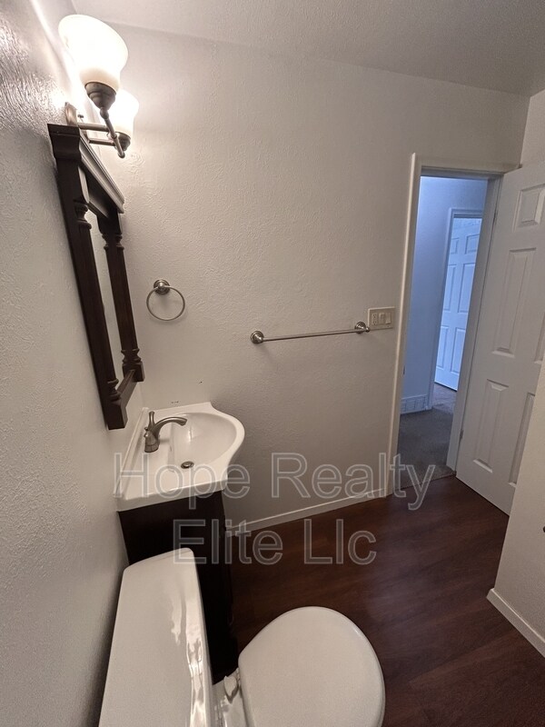 Building Photo - 1106 Querida Dr