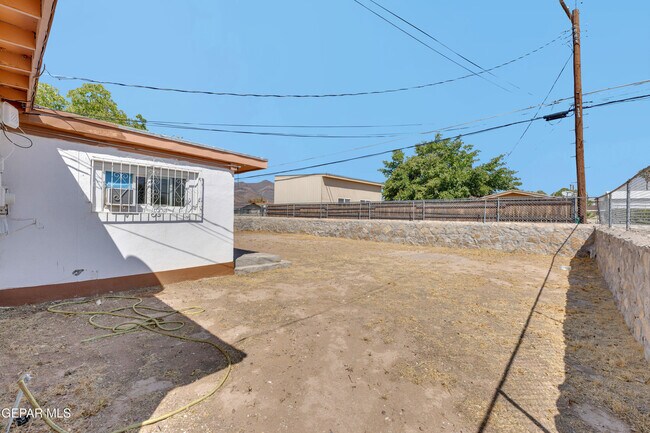 Building Photo - 4945 Sierra Madre Dr
