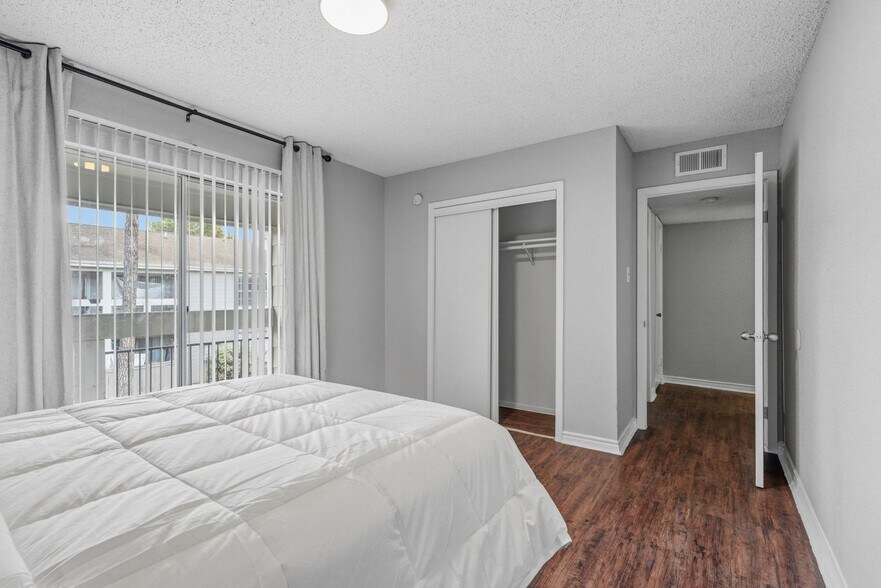 Building Photo - 1307 Wilcrest Dr