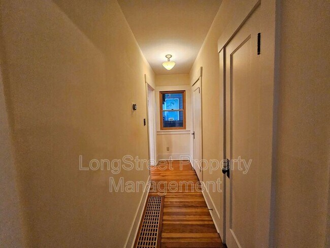 Building Photo - 636 N Shaver St