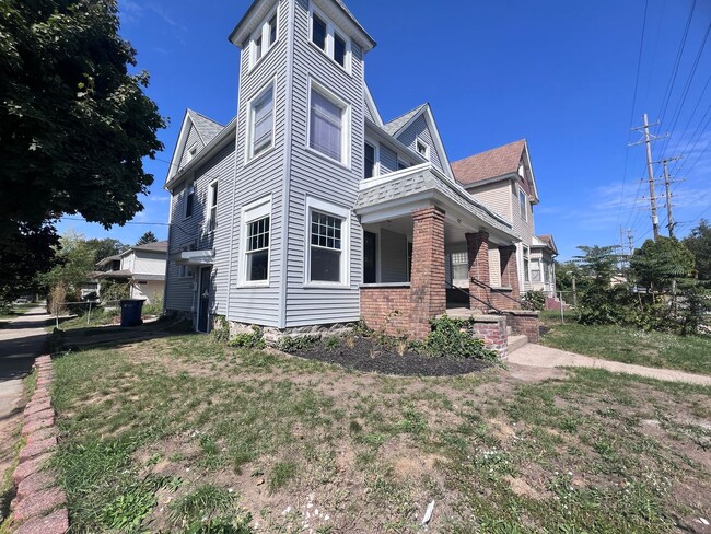 Building Photo - Spacious Four Bedroom Home Full of Charact...