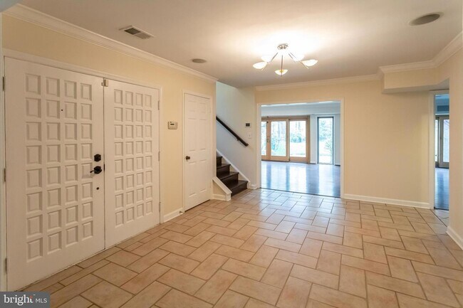 Building Photo - 1434 Kirby Rd