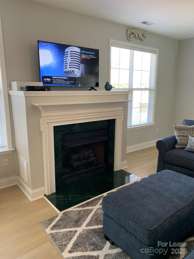 Building Photo - 9033 Rosalyn Glen Rd