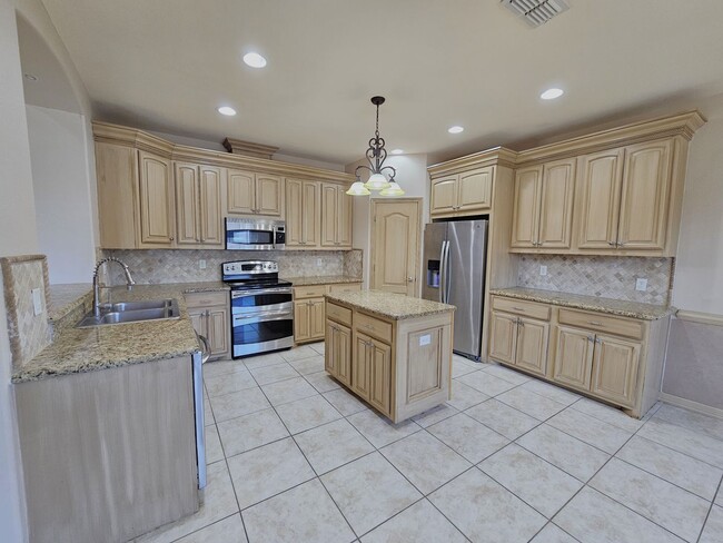 Building Photo - 5618 Ironwood Ct