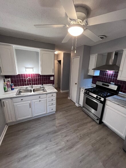 Building Photo - 5055 W Gladys Ave