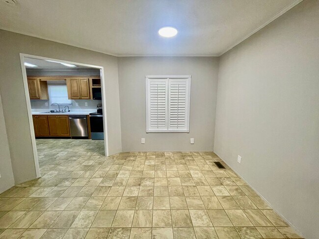 Building Photo - Discover this 4-bedroom, 2-bath home in Claremont, NC