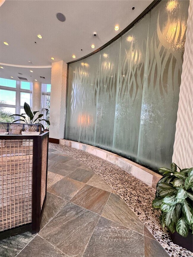 Building Photo - 2641 N Flamingo Rd