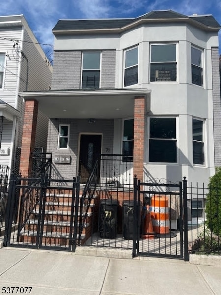 Primary Photo - 71 Irving St