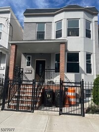Building Photo - 71 Irving St