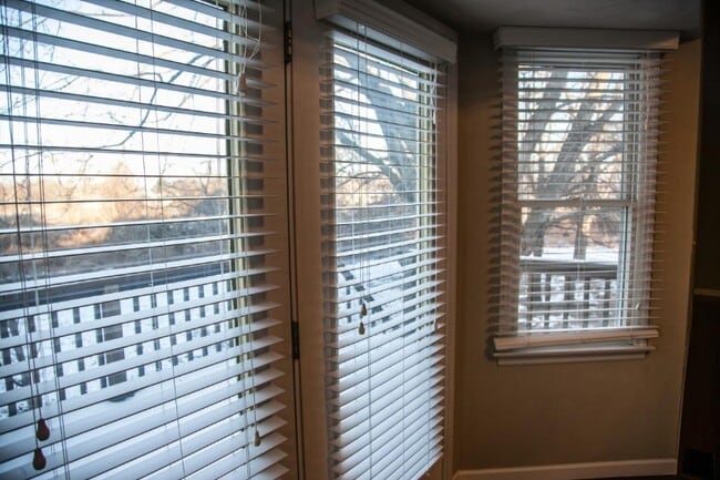 Building Photo - 33 Old Orchard Ln