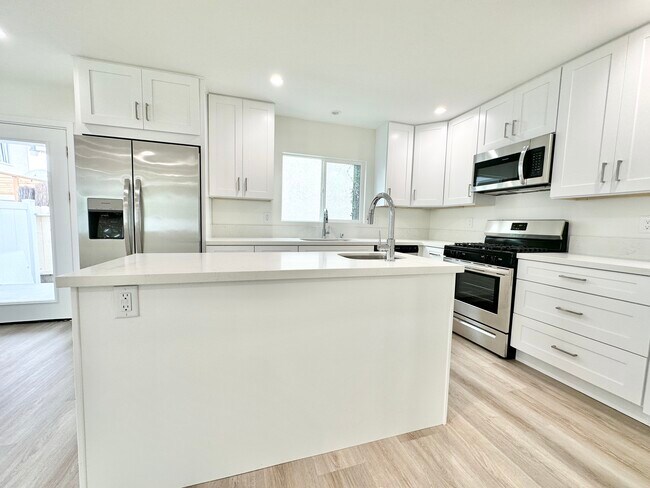 Building Photo - 1449 Livonia Ave