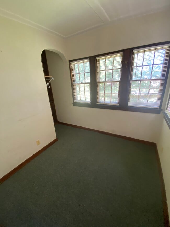 lower bedroom closet + extra space - 1033 Ackerman Ave